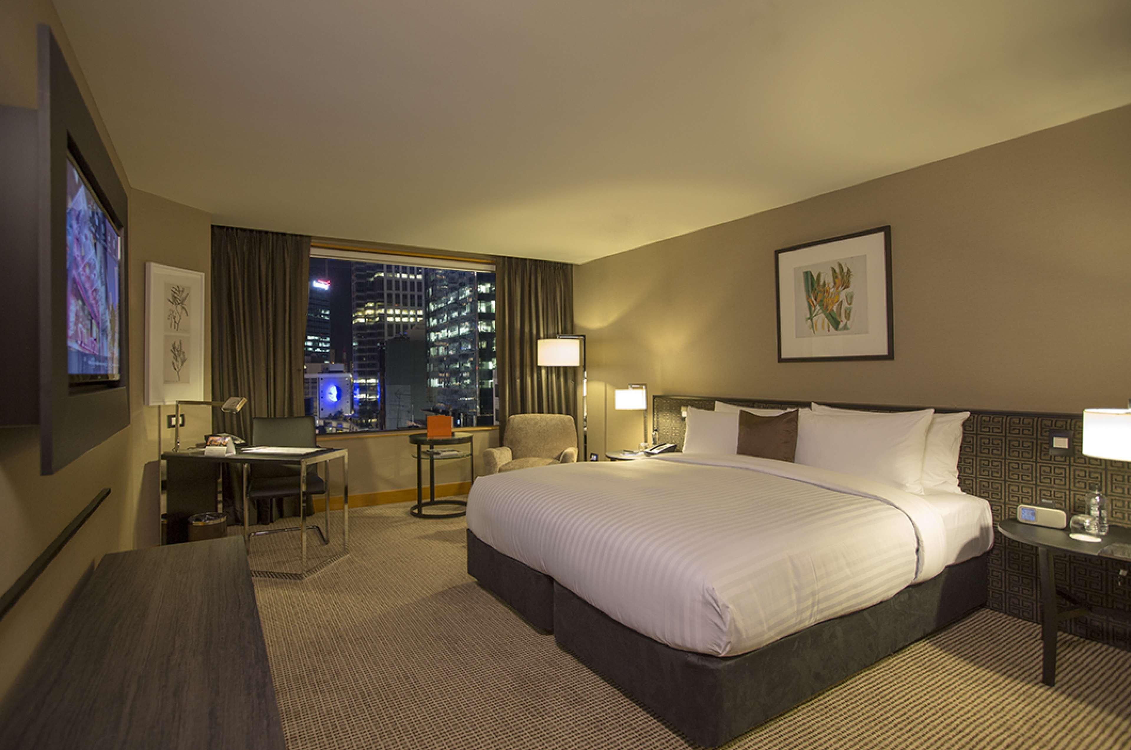 Jw Marriott Auckland Otel Dış mekan fotoğraf A guest room at the Mandarin Oriental, New York