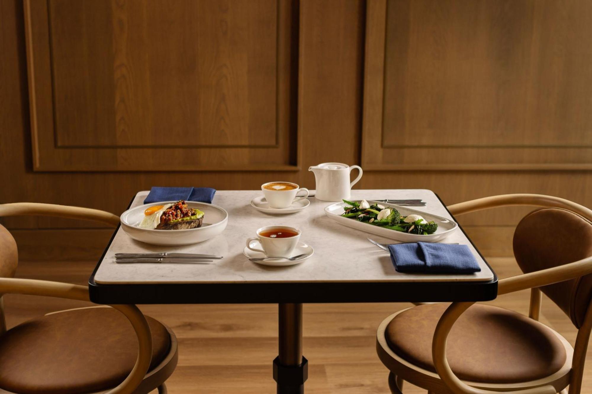 Jw Marriott Auckland Otel Dış mekan fotoğraf A table set for breakfast